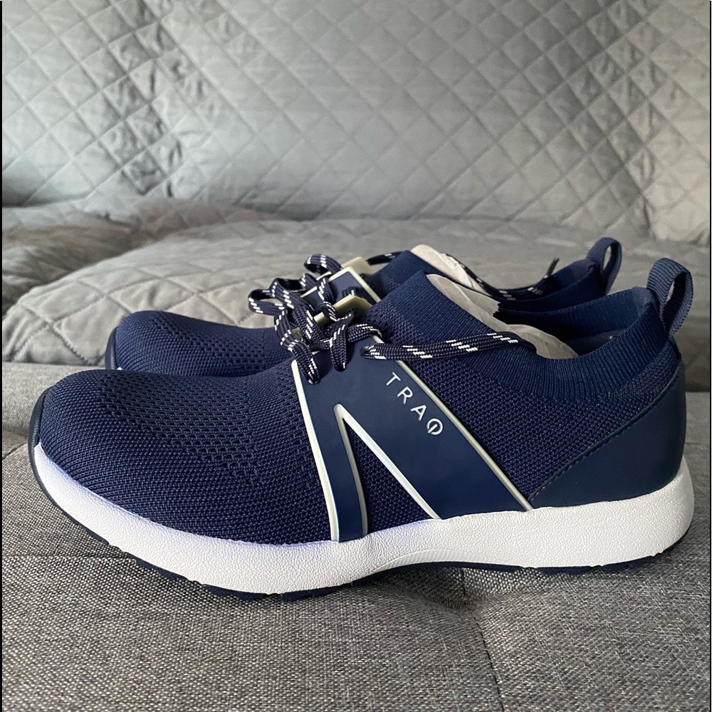 Women’s TRAQ Alegria size 5 new never worn
